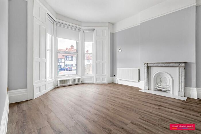 2 Bedroom Flat To Rent In Nether Street, Finchley, London, N12
