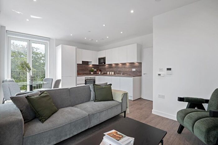 2 Bedroom Flat To Rent In Wolff House, Ridgeway Views, London, NW7