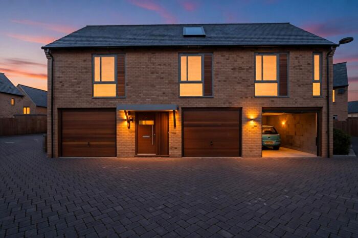 2 Bedroom Coach House To Rent In Spring Drive, Cambridge, Cambs, CB2