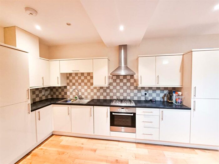 1 Bedroom Flat To Rent In Lower Addiscombe Road, A, Croydon, CR0