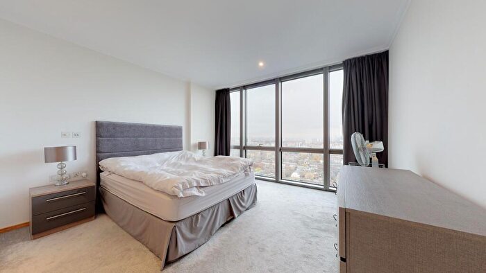 2 Bedroom Flat To Rent In Hertsmere Road, Poplar, E14