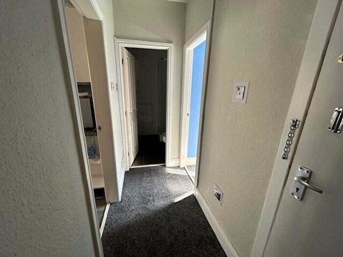 1 Bedroom Flat To Rent In / Cleghorn Street, Dundee, DD2
