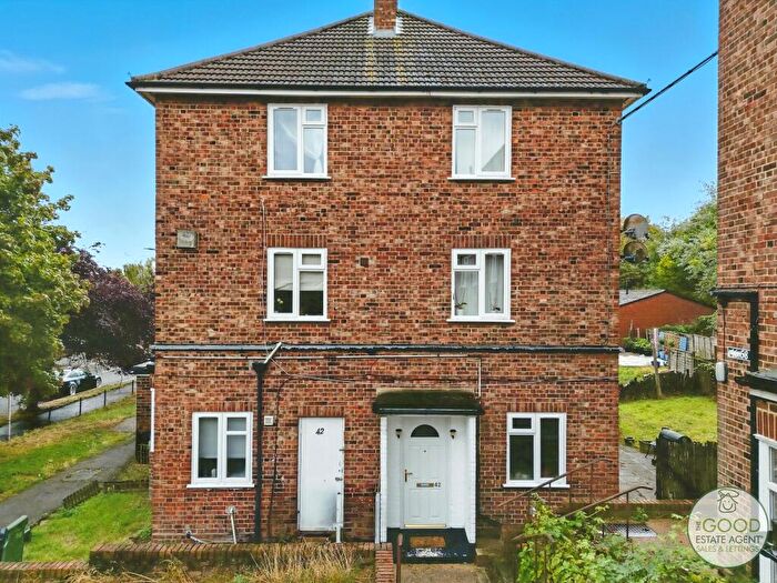 1 Bedroom Flat For Sale In Hillyfields, Loughton, IG10