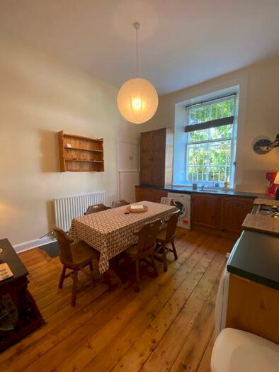 3 Bedroom Flat To Rent In Lutton Place, Newington, Edinburgh, EH8