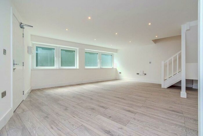 2 Bedroom Flat For Sale In Restmor Way, Wallington, SM6