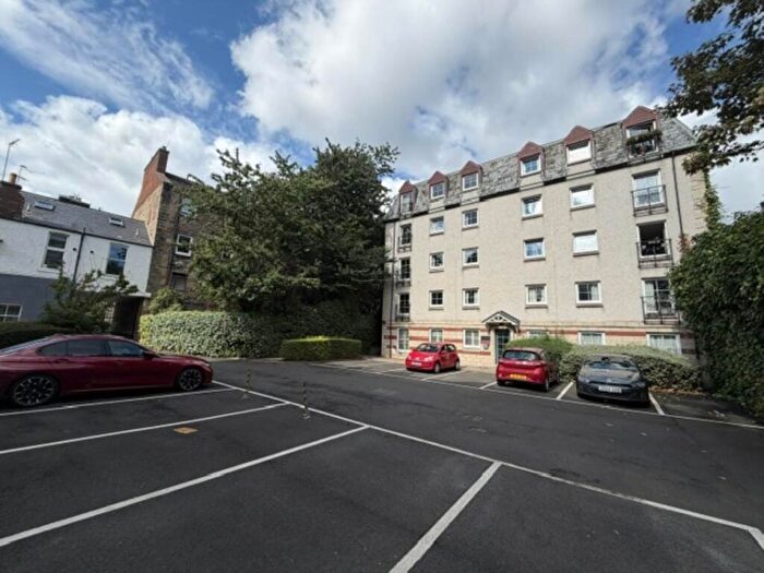2 Bedroom Flat To Rent In Grove Street, City Centre, Edinburgh, EH3