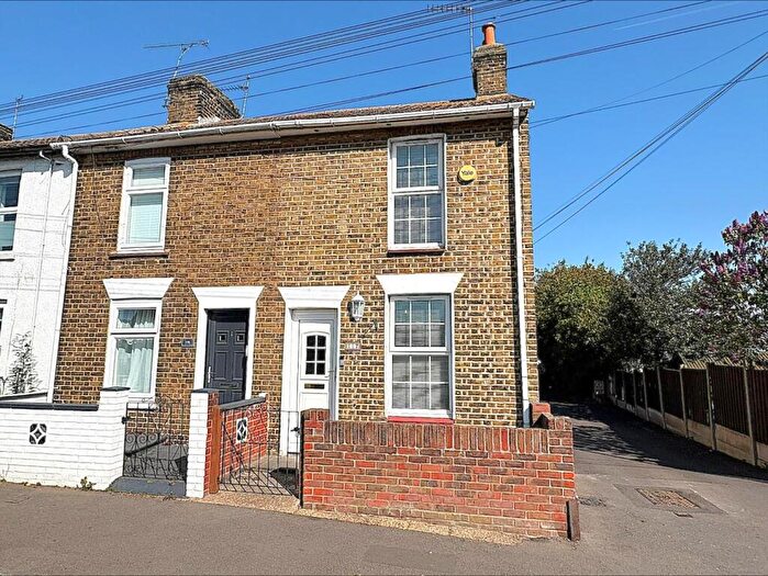 2 Bedroom End Of Terrace House For Sale In Lower Higham Road, Gravesend, DA12