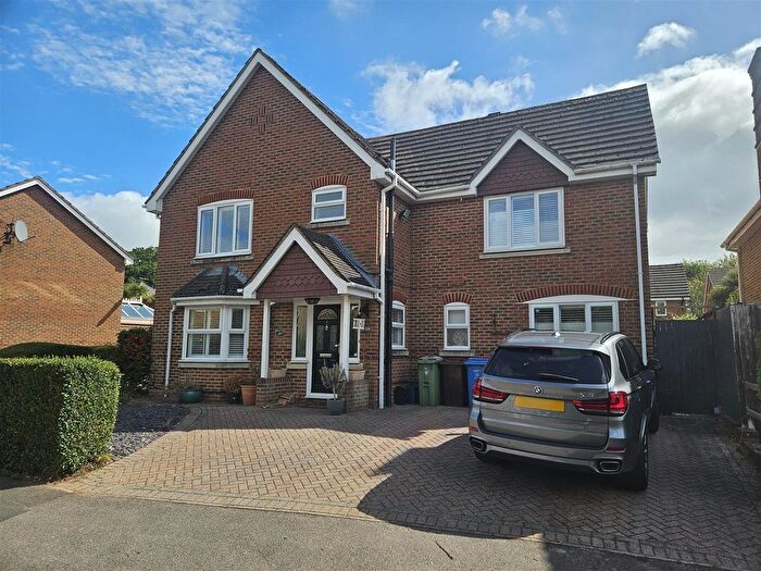 4 Bedroom Detached House To Rent In Laurel Gardens, Aldershot, GU11