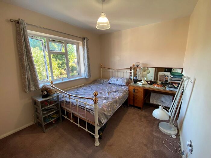 5 Bedroom Detached House For Sale In Priory Road, Dunstable, LU5