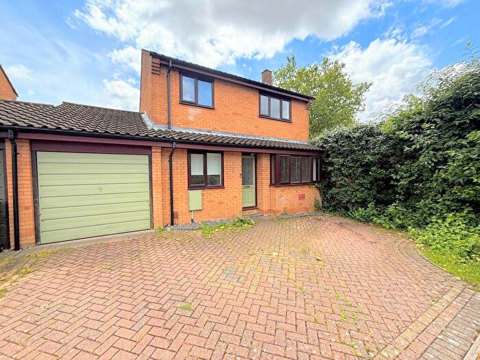 3 Bedroom Detached House For Sale In Dexter Avenue, Oldbrook, Milton Keynes, MK6