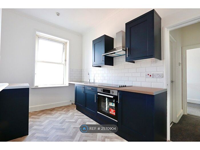 2 Bedroom Flat To Rent In High Street, Barry, CF62