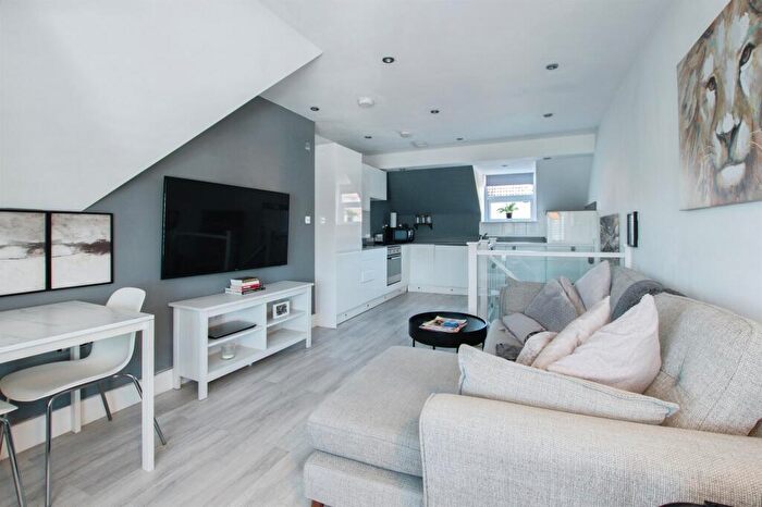 1 Bedroom Flat For Sale In Queens Road, Bournemouth, BH2