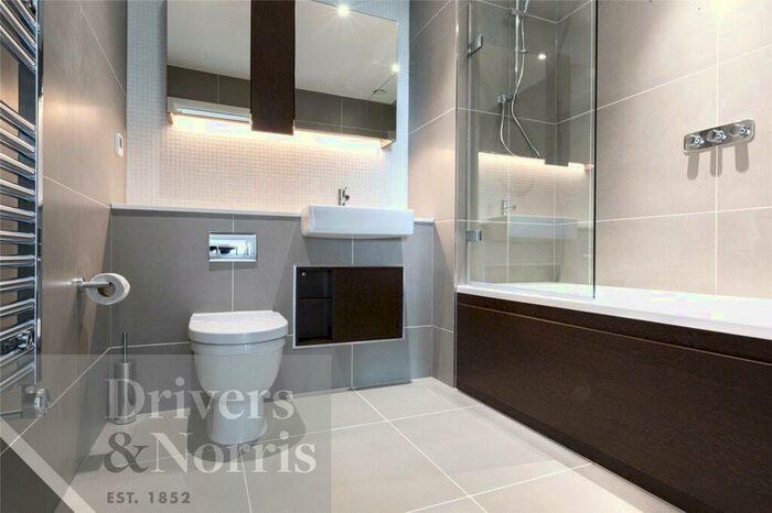 2 Bedroom Apartment For Sale In Skylark Point, Newnton Close, London, N4