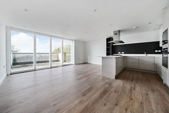 3 Bedroom Penthouse To Rent In Goldstone Crescent Hove, BN3