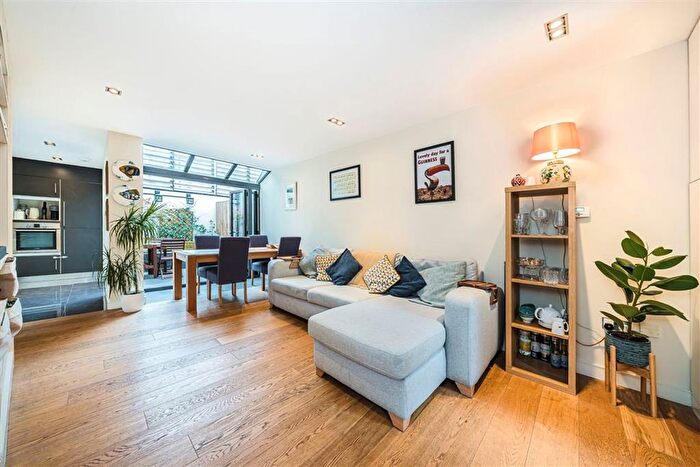 3 Bedroom End Of Terrace House For Sale In Lynton Road, Bermondsey, SE1