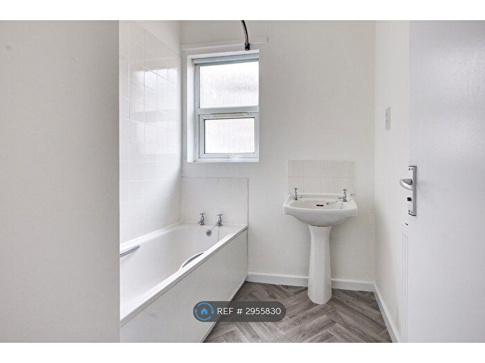 4 Bedroom Terraced House To Rent In Eaves St, Blackpool, FY1