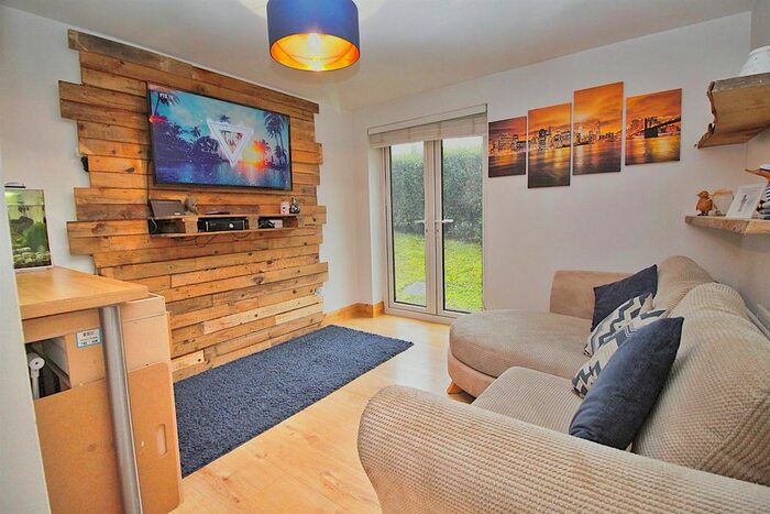 1 Bedroom Flat To Rent In Manor Way, Borehamwood, WD6