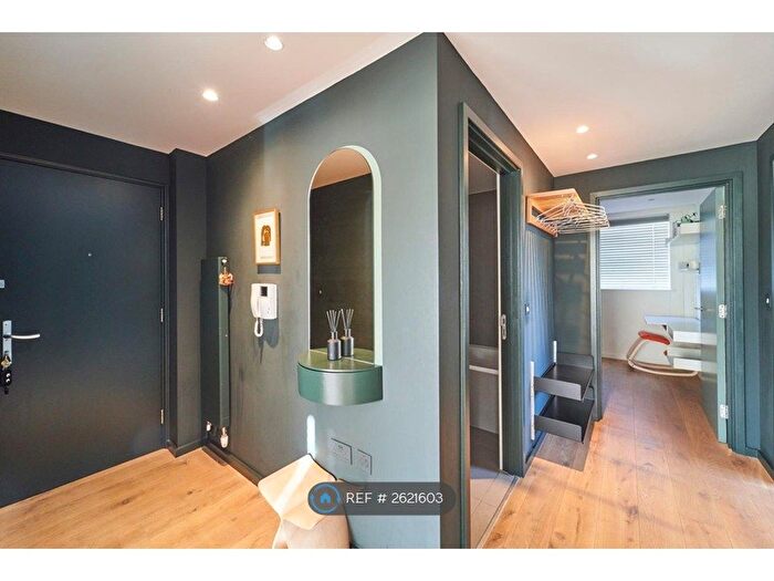 2 Bedroom Flat To Rent In Charles Allen House, London, EC1R