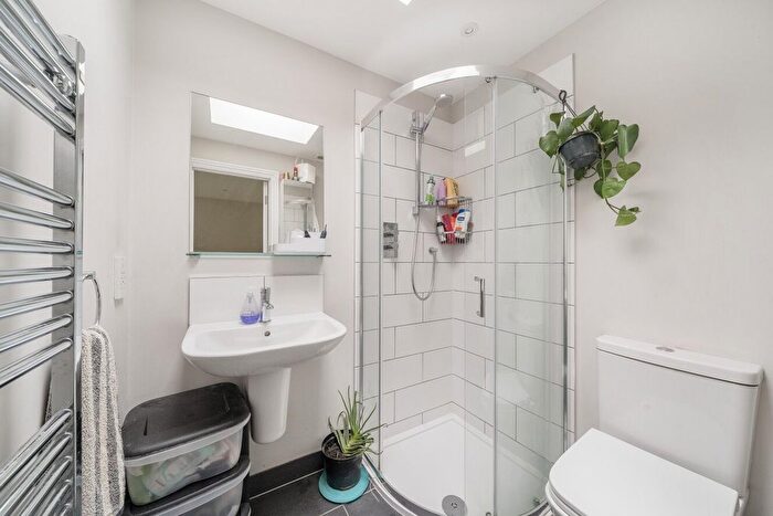 2 Bedroom Flat To Rent In Bellevue Road, London, SW17