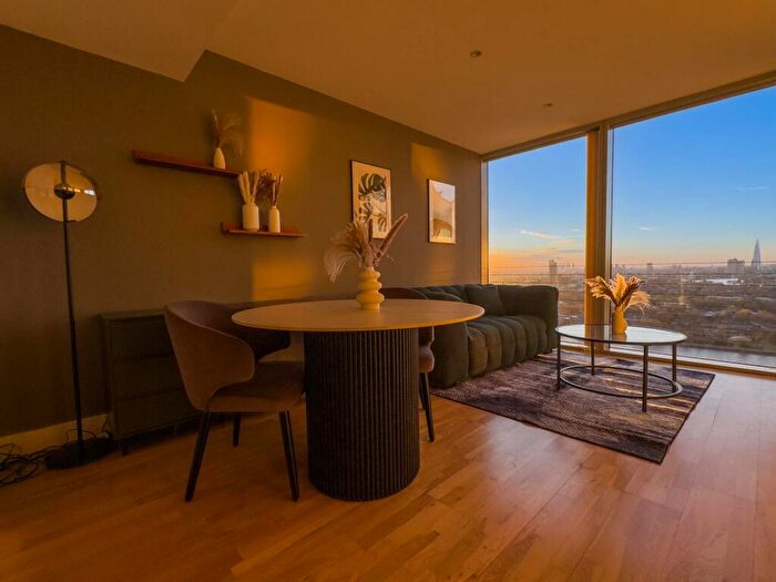 1 Bedroom Flat To Rent In Landmark East, Canary Wharf, London, E14