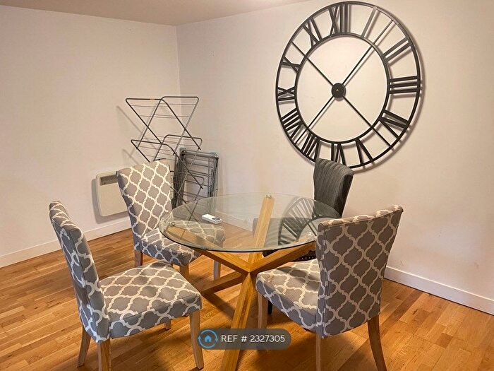 2 Bedroom Flat To Rent In Apartments, Bristol, BS1