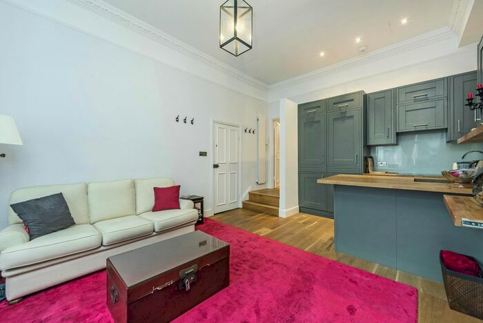2 Bedroom Flat To Rent In Redcliffe Street, Chelsea, SW10