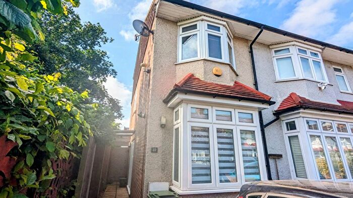 2 Bedroom Maisonette To Rent In North Gardens, Colliers Wood, London, SW19