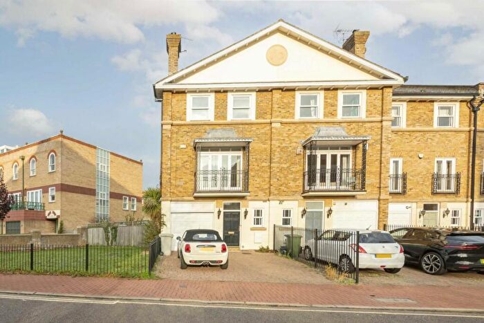 4 Bedroom House To Rent In Trinity Church Road, Barnes, SW13