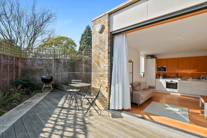 2 Bedroom House To Rent In Beversbrook Road, Tufnel Park, N19