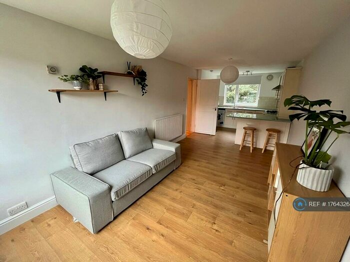 1 Bedroom Flat To Rent In Oldridge Road, London, SW12