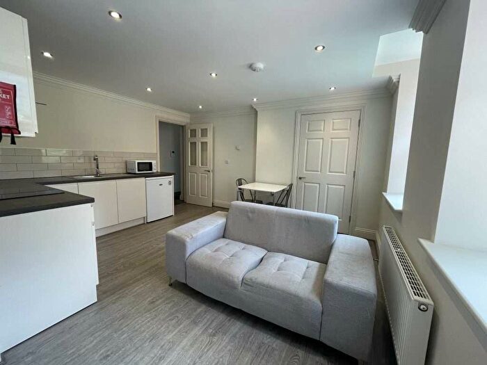 1 Bedroom Flat To Rent In Flat, St James Row, S1