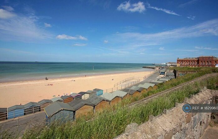 2 Bedroom Flat To Rent In Royal Esplanade, Margate, CT9