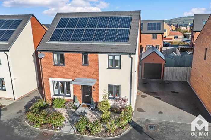 4 Bedroom Property For Sale In Citrine Place, Bishops Cleeve, Cheltenham, GL52