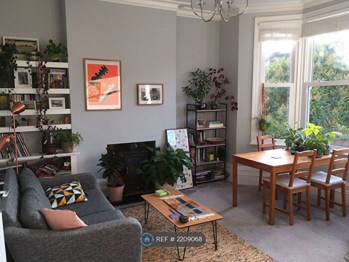 2 Bedroom Flat To Rent In Bayford Road, London, NW10