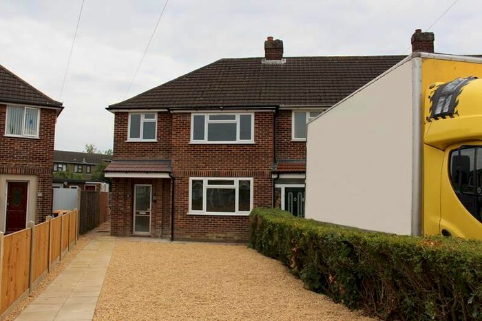 3 Bedroom Semi-Detached House To Rent In Aylesbury Road, Bedford, MK41