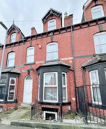 6 Bedroom Terraced House For Sale In Hessle Place, Hyde Park, Leeds, LS6