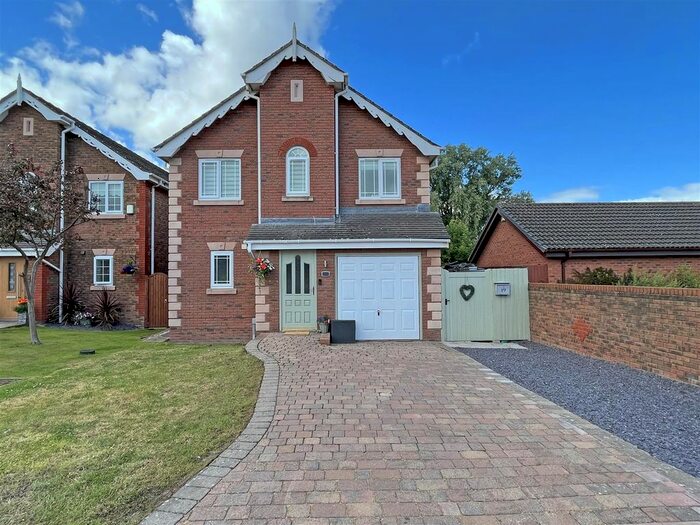 4 Bedroom Detached House For Sale In Parc Gwellyn, Kinmel Bay, Conwy, LL18