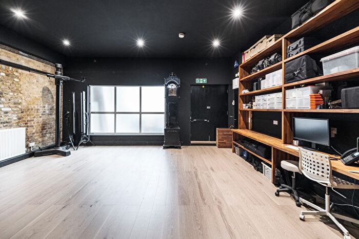 1 Bedroom Flat For Sale In Gowers Walk, London, E1