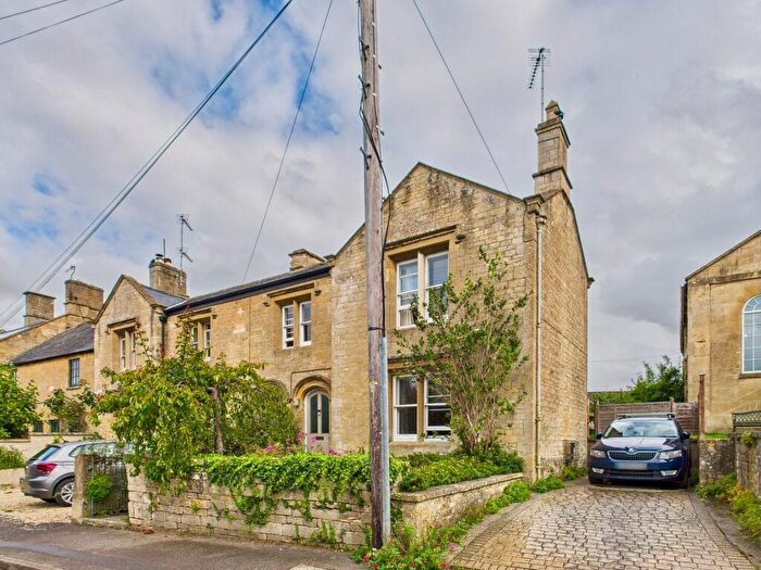 4 Bedroom Character Property For Sale In High Street, Milton-under-Wychwood, OX7