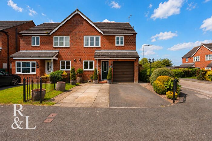 3 Bedroom Semi-Detached House For Sale In Home Farm Court, Castle Gresley, Swadlincote, DE11