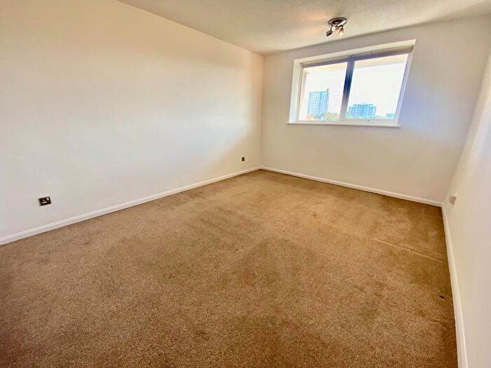 2 Bedroom Flat To Rent In Bourne Pines, Christchurch Road, Bournemouth, BH1