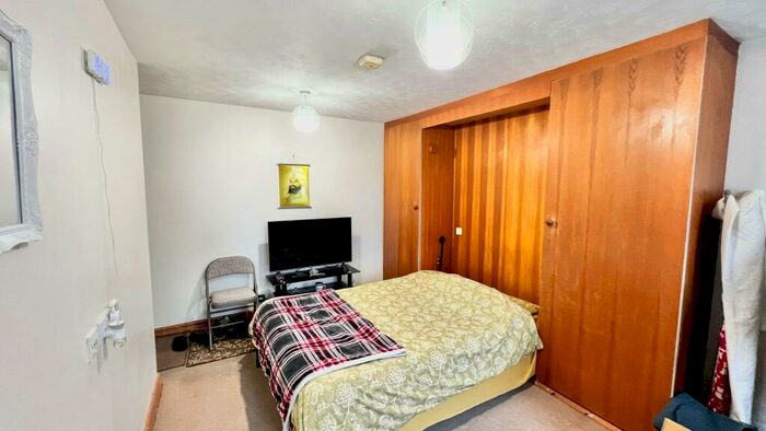 Studio To Rent In Downwood Close, Northampton, NN3