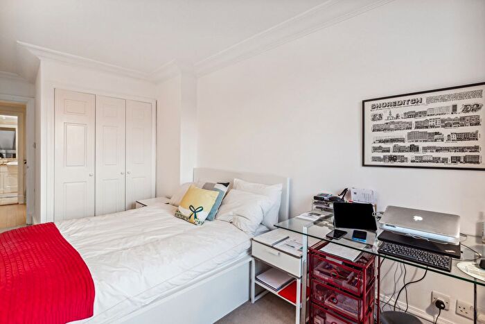 2 Bedroom Flat For Sale In Consort Court, Wrights Lane, W8