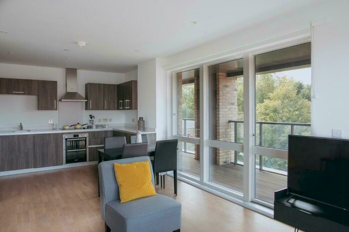 2 Bedroom Flat To Rent In Solomon Way, London, E1