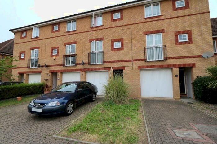 3 Bedroom Town House To Rent In Dorsey Drive, Bedford, MK42