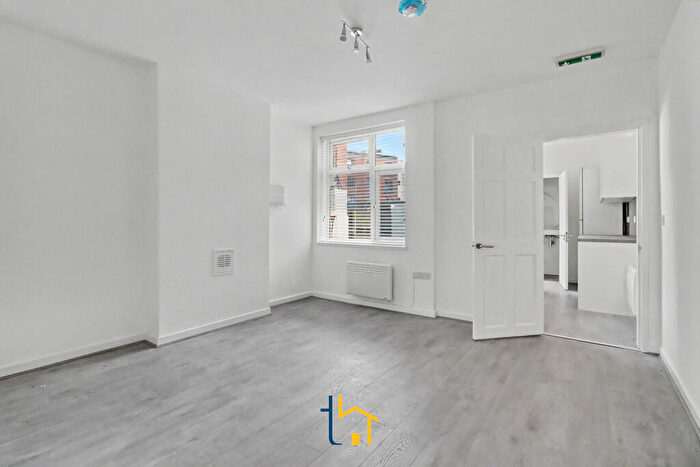 1 Bedroom Flat To Rent In Western Road, Leicester, LE3