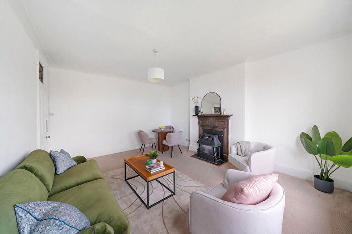 3 Bedroom Flat For Sale In London Road, London, SE23