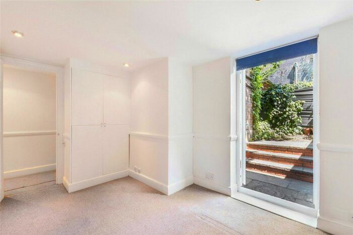2 Bedroom Flat To Rent In Queenstown Road, Battersea Park, London, SW8