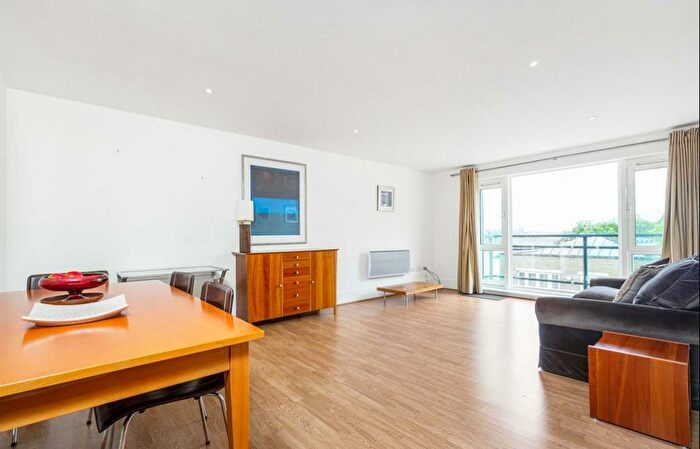 3 Bedroom Apartment To Rent In Avenue Road, St Johns Wood, London, NW8