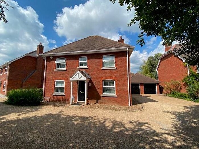 4 Bedroom Detached House To Rent In West Tisted Close, Fleet, GU51